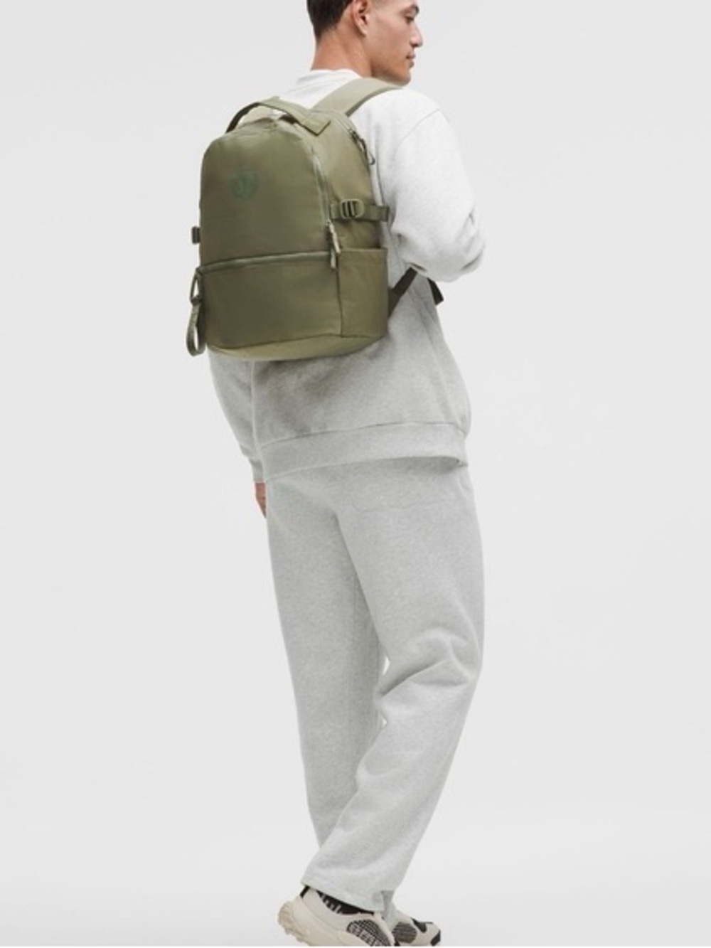 Lululemon New Crew Backpack 22L in Colour Bay Leaf (Olive Green) new with tags - Picture 7 of 16
